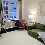 Estatesmen Park Lane Marble Arch Apartment