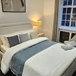 Estatesmen Park Lane Marble Arch Apartment
